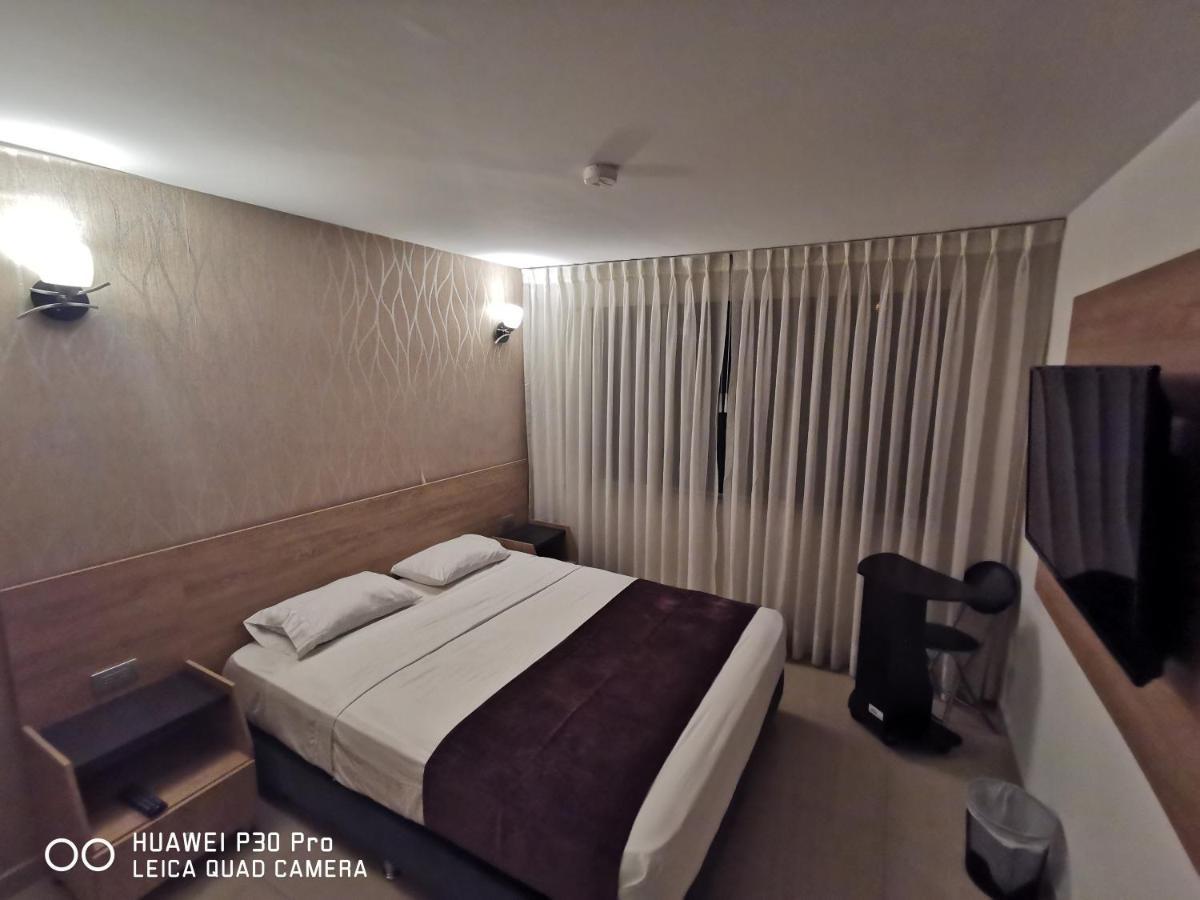 Hotel Lindsay 马尼萨莱斯 外观 照片